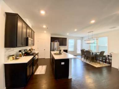 Main picture of 4704 Dewitt Dr