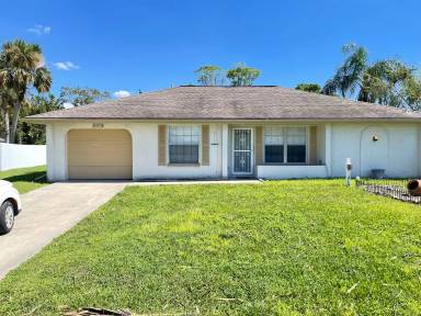 Main picture of 2504 Lakeview Dr