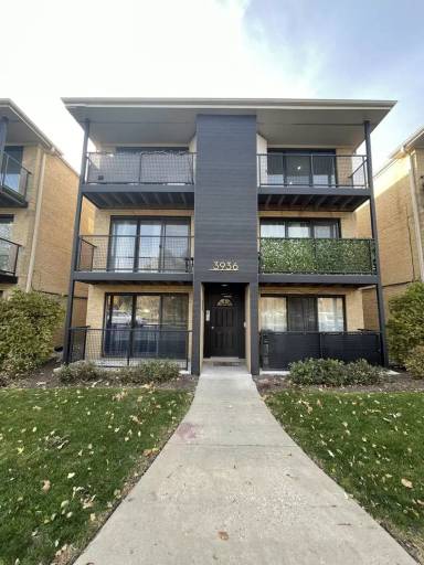 Main picture of 3936 N Narragansett Ave