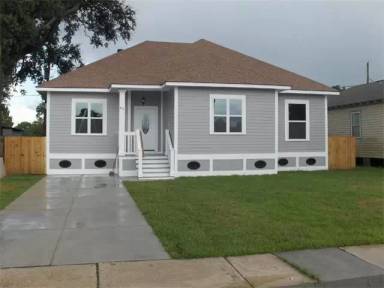 Main picture of 83 Lacoste Dr