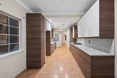 Main picture of 8818 La Salle St