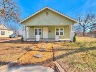 Main picture of 637 N Broadway Ave