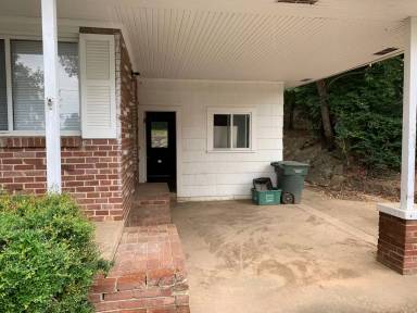 Main picture of 912 W Clinton Dr