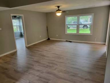 Main picture of 946 Colonial