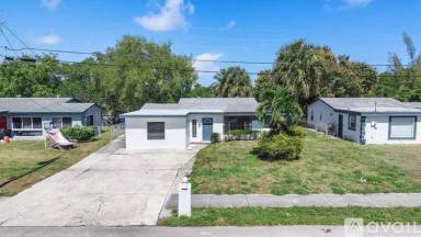 Main picture of 143 NE 6th Ct