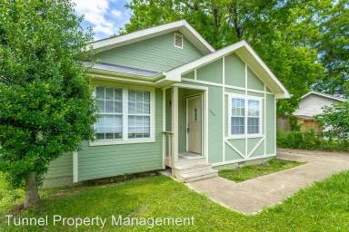 Main picture of 2205 Taylor St