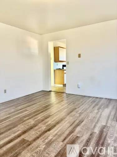 Main picture of 1007 W Main St