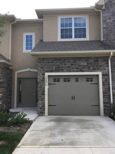 Main picture of 15852 Valleyview Dr