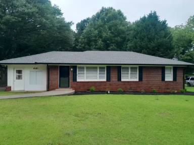Main picture of 681 N Cherokee Rd