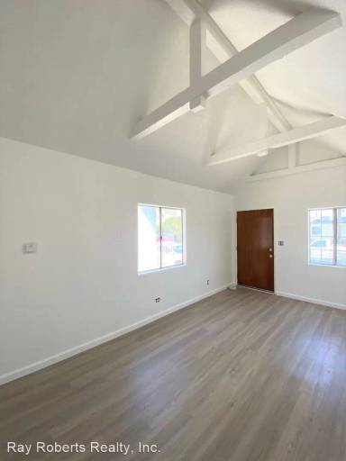 Main picture of 637 S McDonnell Ave