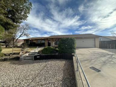 Main picture of 3059 Bayberry Cir