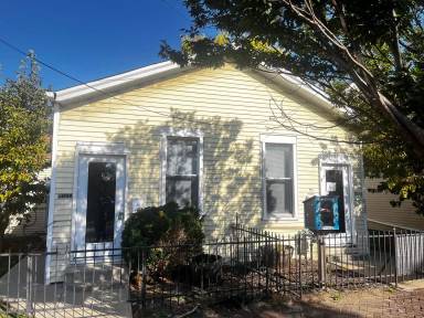 Main picture of 1029 E Washington St