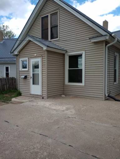 Main picture of 717 W 2nd St