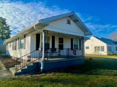 Main picture of 907 E Broadway St