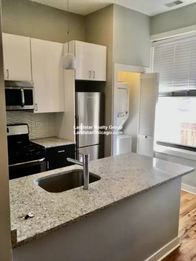 Main picture of 751 W Buckingham Pl