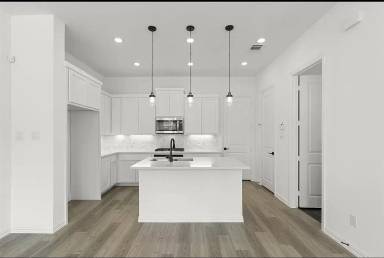 Main picture of 4344 Henderson Ave