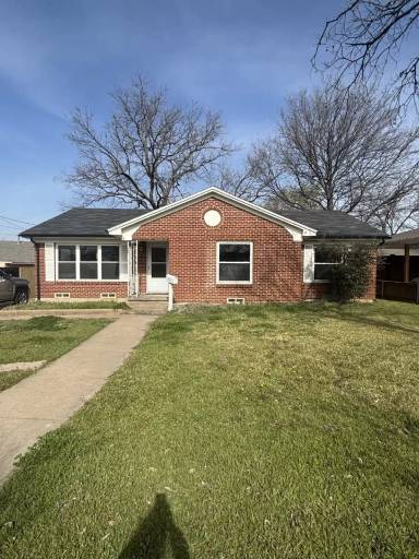 Main picture of 206 E Belknap St