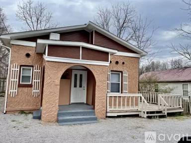 Main picture of 830 W 5th St