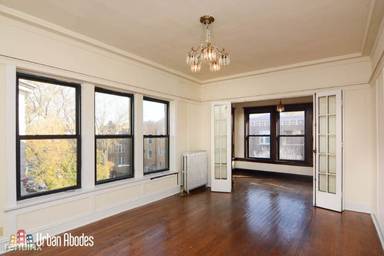 Main picture of 2418 N Sawyer Ave