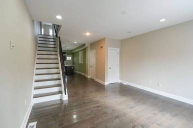 Main picture of 2633 Tasker St