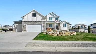 Main picture of 2795 E Lakeside Dr