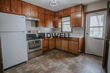 Main picture of 1206 10th St NE