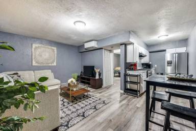 Main picture of 4407 San Jacinto St
