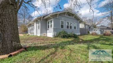 Main picture of 901 Hermitage Dr