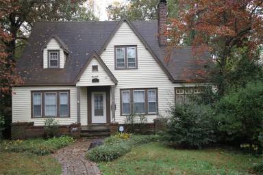 Main picture of 572 Cecil Ct