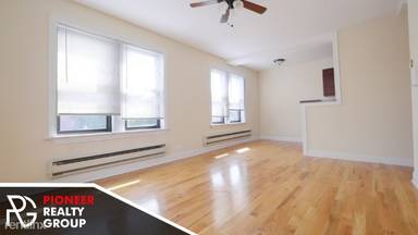 Main picture of 818 W Diversey Pkwy