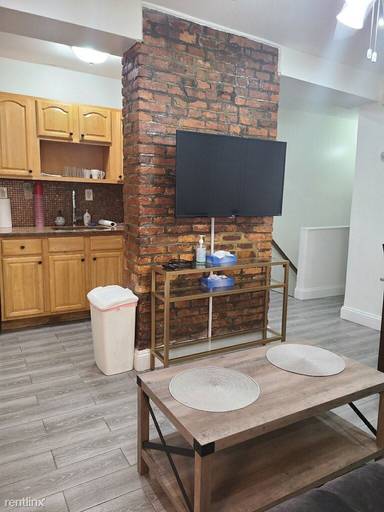 Main picture of 33 Pleasant Pl