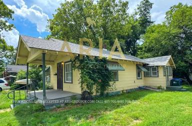 Main picture of 221 Emelyn St