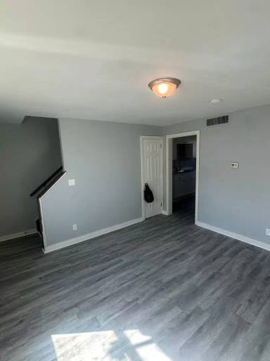 Main picture of 52 Dumas Pl
