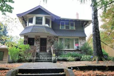 Main picture of 1954 SE Hemlock Ave