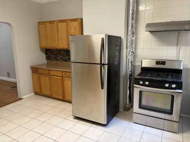 Main picture of 250 W Fayette St
