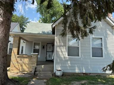 Main picture of 802 Iowa St
