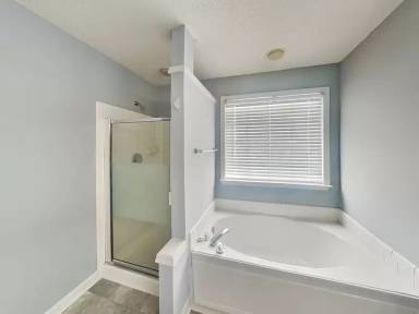 Main picture of 3562 Courtfield Trce NE