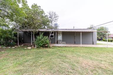 Main picture of 1114 Standish St