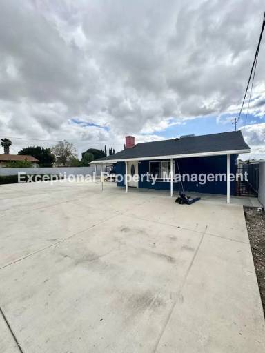 Main picture of 8047 Laurel Ave