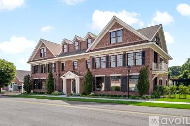 Main picture of 99 Lynde St