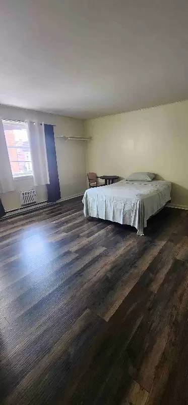 Main picture of 1635 Centre Ave