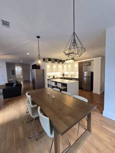 Main picture of 521 Auburn Ave NE