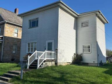 Main picture of 617 W 1st St