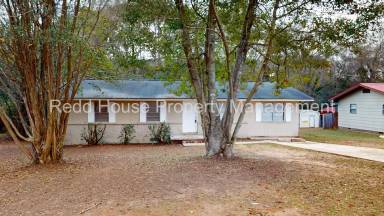Main picture of 215 Meadowbrook Dr