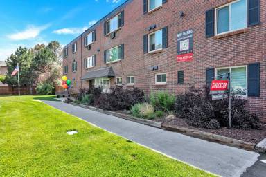 Main picture of 835 S Quebec St