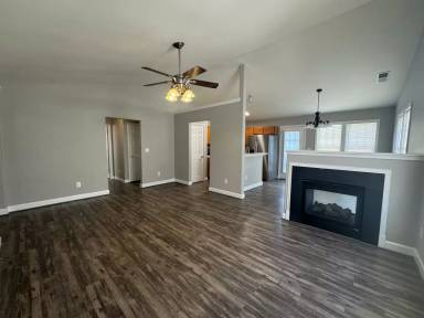 Main picture of 124 Crestwood Dr