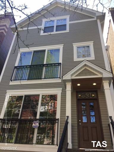 Main picture of 2538 N Southport Ave