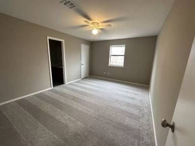 Main picture of 2439 W Gum St