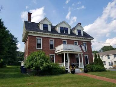 Main picture of 323 W Main St