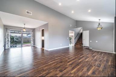 Main picture of 405 Greenbriar Ln